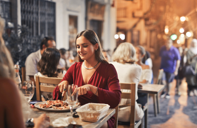 Ambiance chaleureuse de la salle